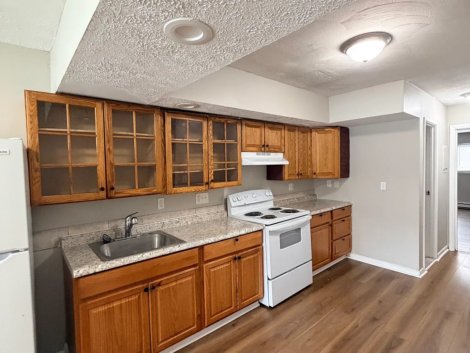 3 bed, 1.5 bath, $1,700 — Photo 4