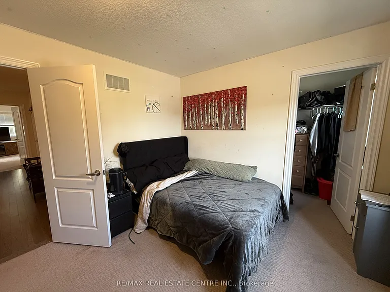 499 Thompson St — Photo 16