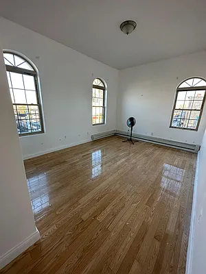 Rented by FRESH SPACES NYC | media 38