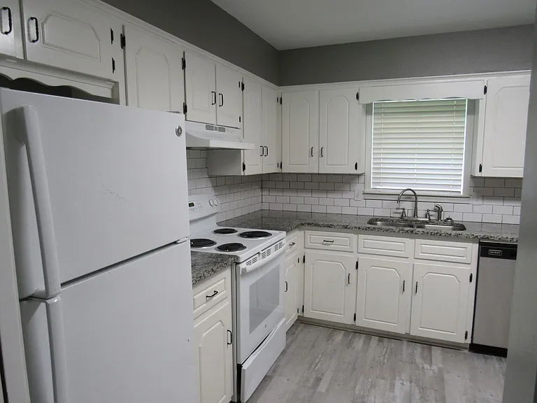 415 Waymack Dr — Photo 6