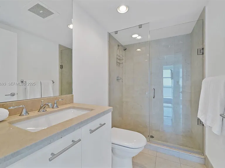 6801 Collins Ave #1204 — Photo 6