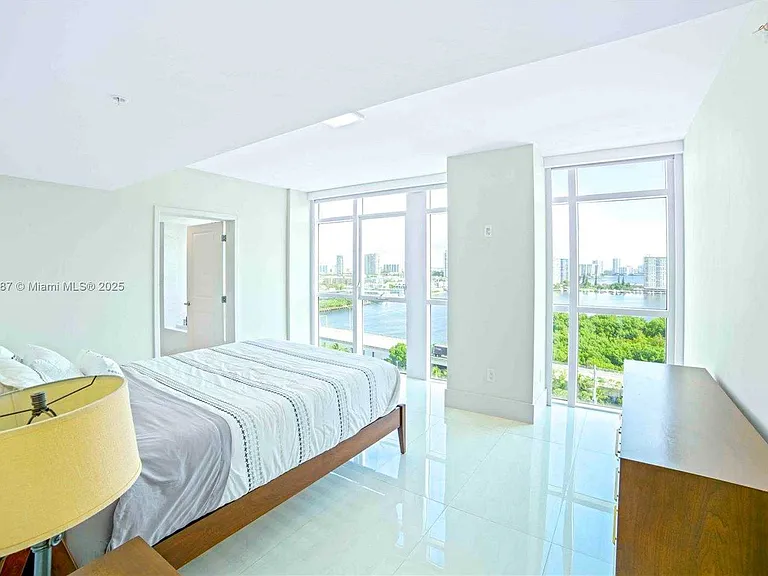 Sunny Isles Blvd — Photo 27