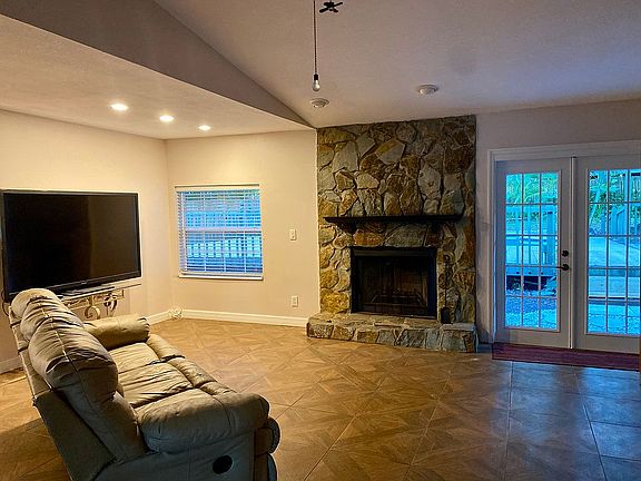 5th image of 17 Harbor Oaks Cir