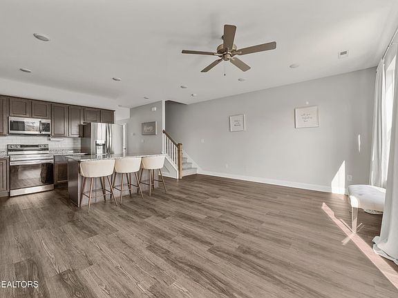 4th image of 382 Judson Way