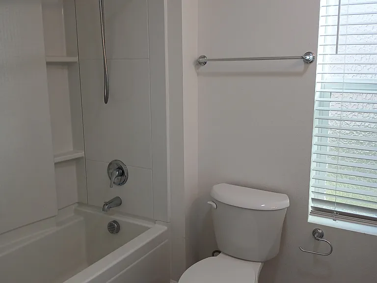 Orchard Park Apartment — Photo 23