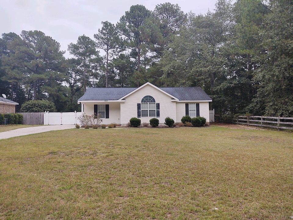 Front view of property.