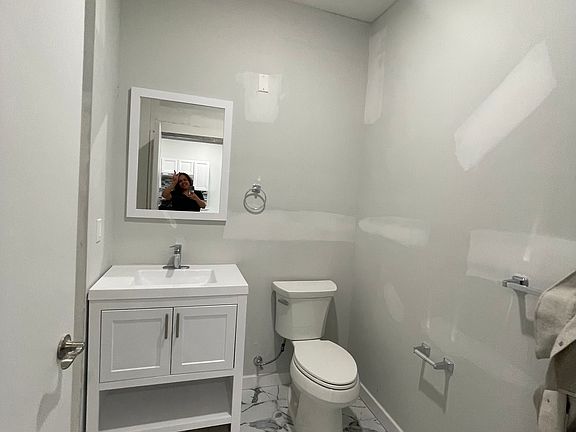 5th image of 121 Fair St #5