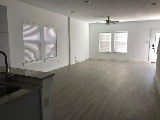 1207 W Morton St — Photo 5