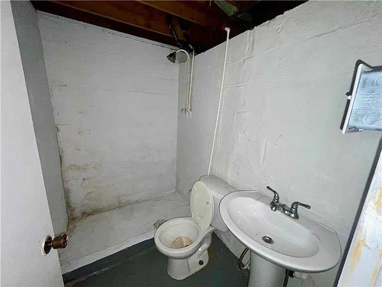 545 Pacific Ave — Photo 12
