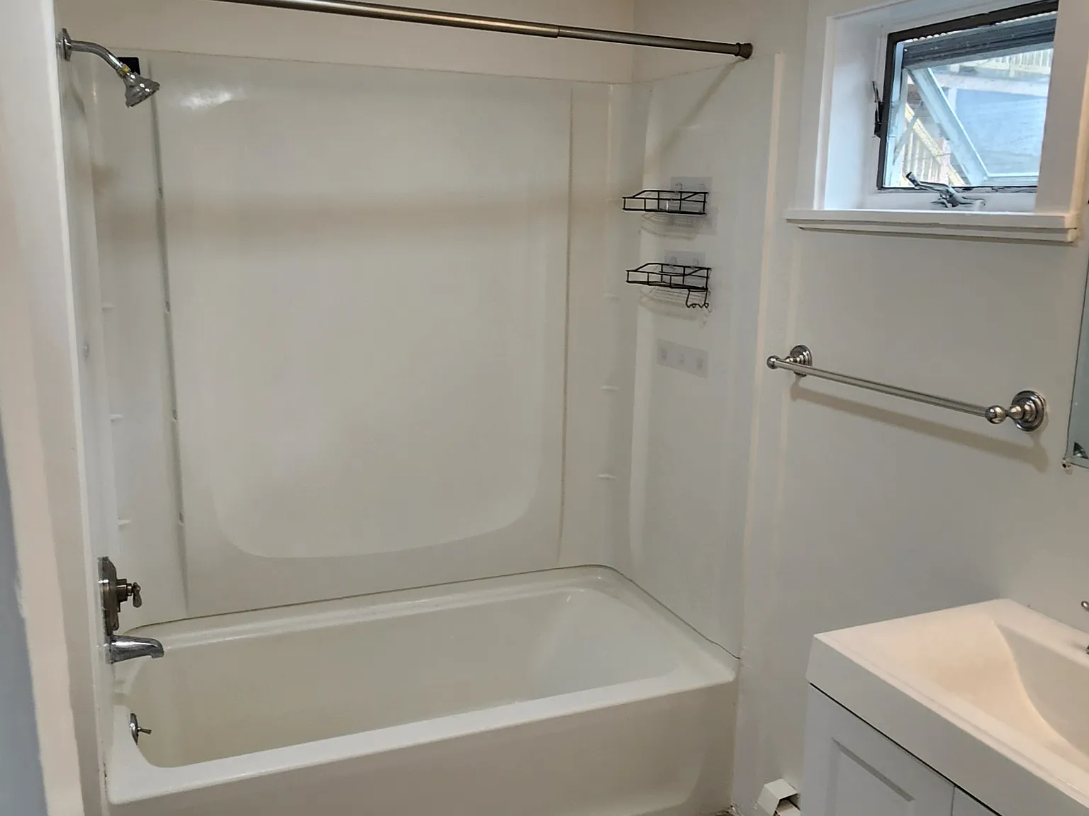 1 bed, 9999 sqft, $2,400 — Photo 4