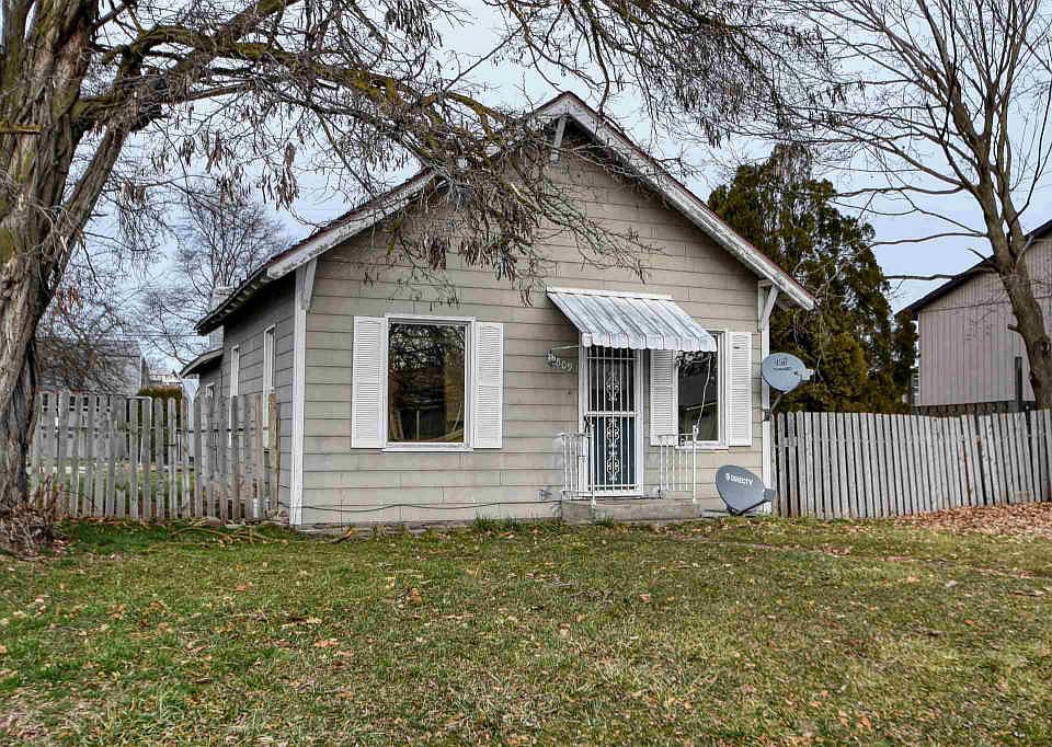 1st image of 2809 E Marshall Ave