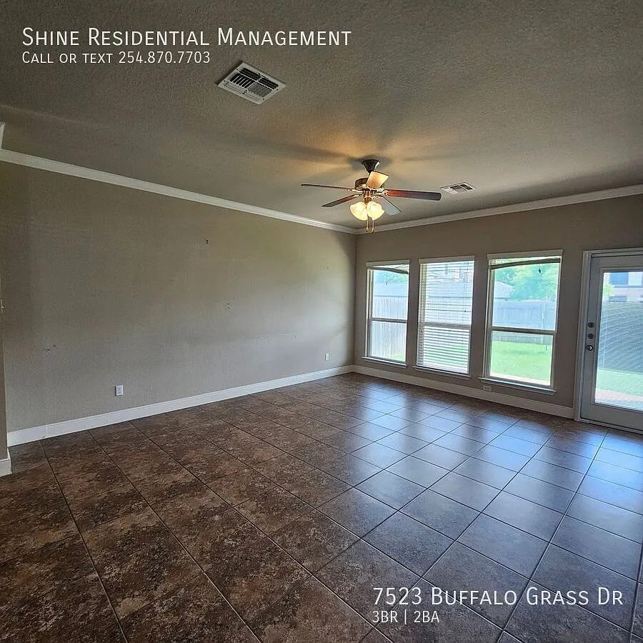 The street is set in a peaceful neighborhood just minutes from parks and local elementary schools... — Photo 3