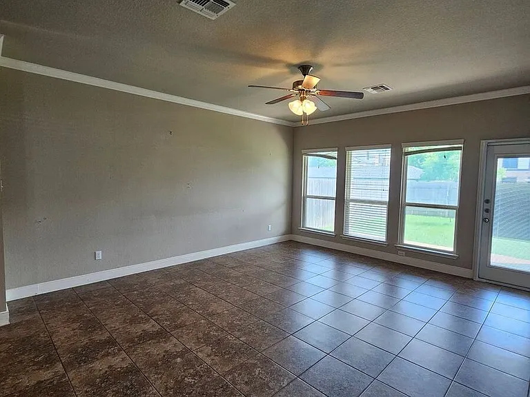 7523 Buffalo Grass Dr — Photo 3