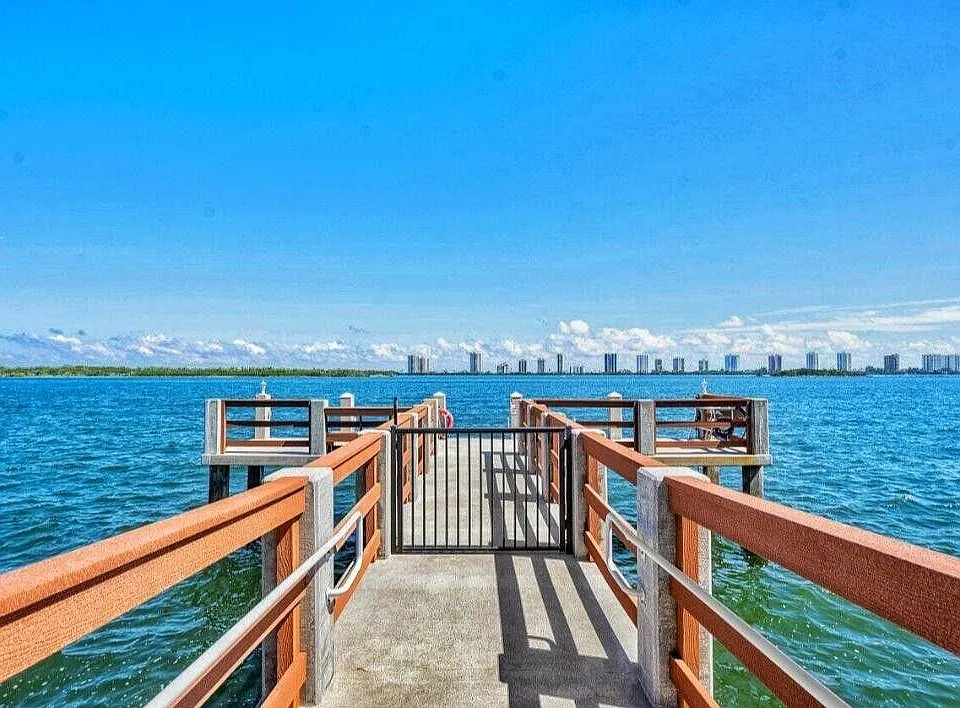 105 Paradise Harbour Blvd #108