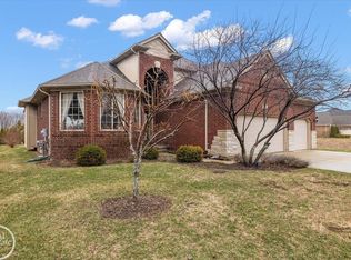 15833 Kingsway Dr, Macomb, MI