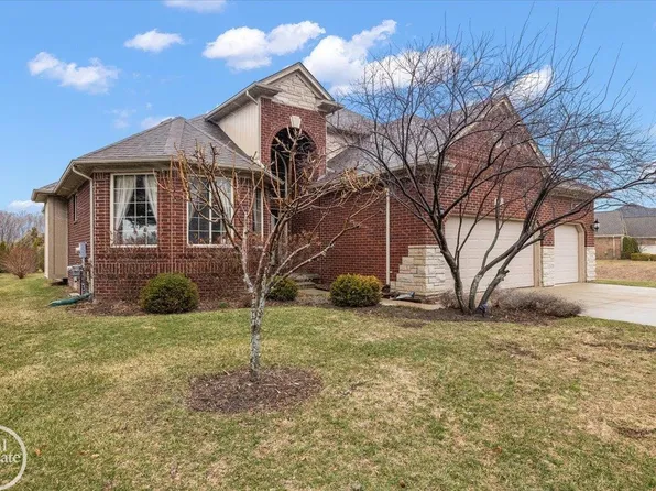 15833 Kingsway Dr, Macomb, MI 48044