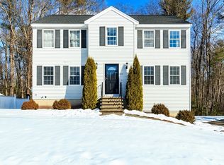 979 Hildreth St, Dracut, MA 01826