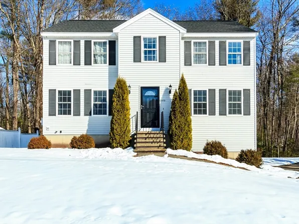 979 Hildreth St, Dracut, MA 01826
