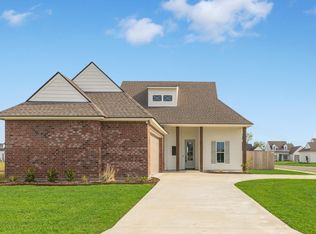 100 Sweet Cane Dr, Youngsville, LA 70592