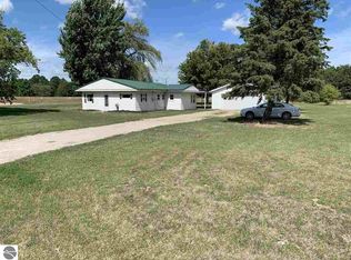 11494 W Washington Rd, Sumner, MI 48889