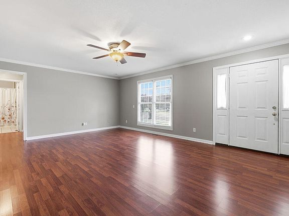 3rd image of 52 Cambridge Dr