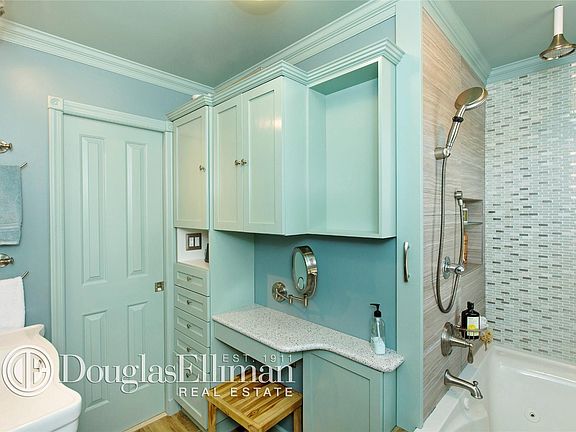 3rd image of 22 Pine St