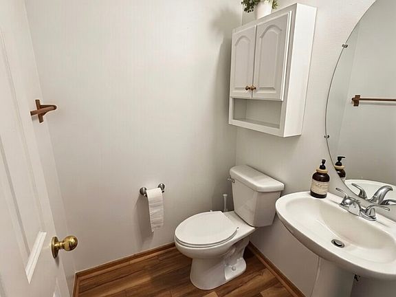 4th image of 1070 Providence Dr