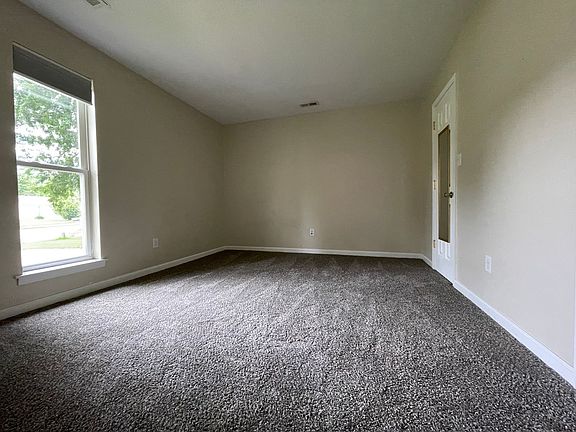 5th image of 17 Lakewood Ct