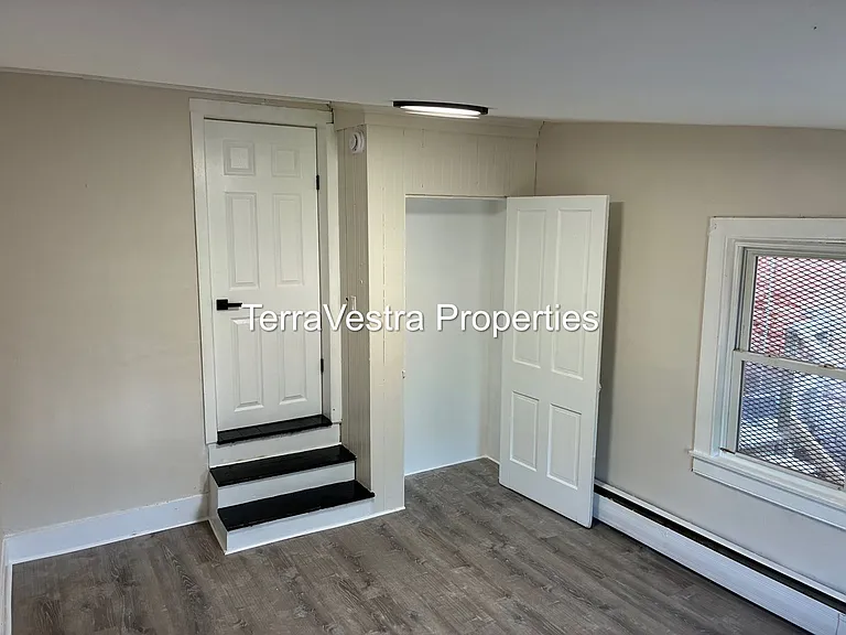 216 Broadway — Photo 4