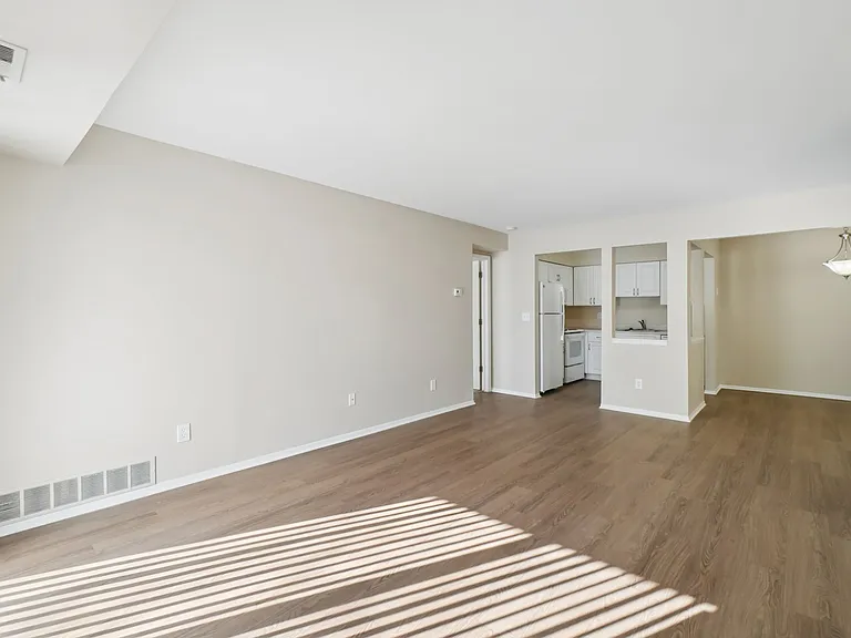 Harbour Village Apartments — Photo 10