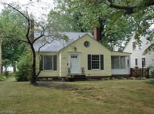 482 Lake Forest Dr, Bay Village, OH