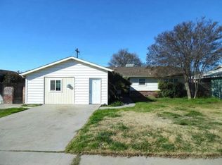 856 Oxford Ave, Clovis, CA