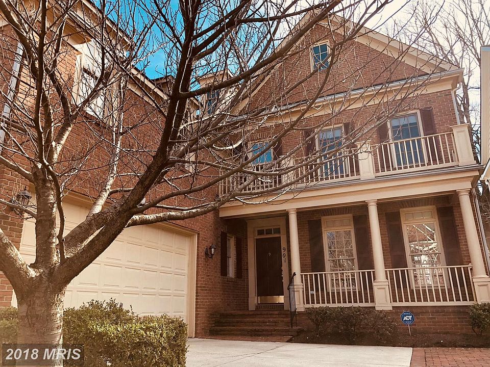 1st image of 901 Oak Knoll Ter