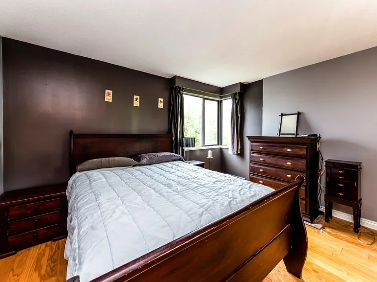 444 Lonsdale Ave — Photo 6