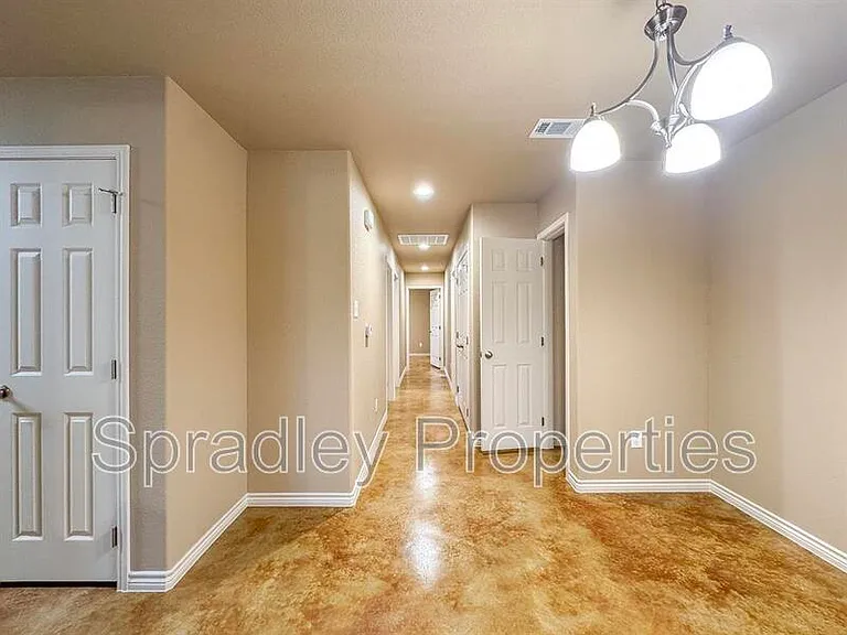 1047B Edwards Dr — Photo 7