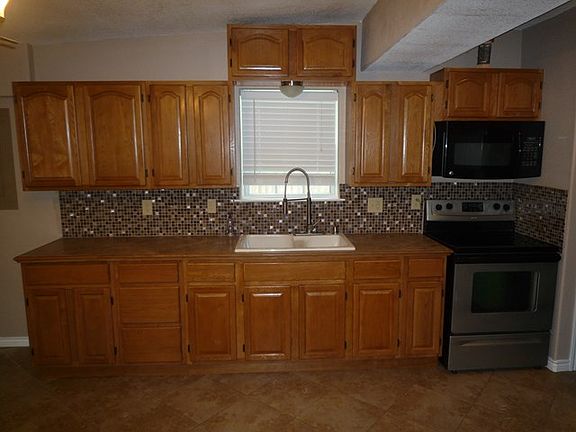 4th image of 218 Donnie Dr
