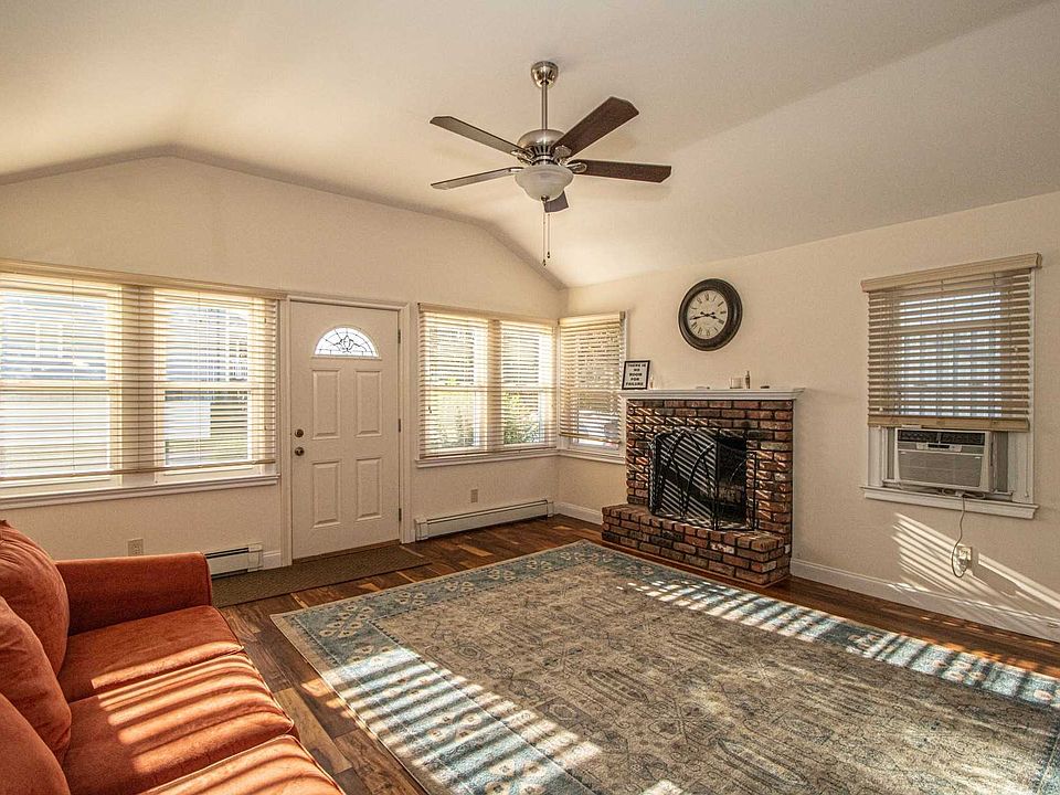 124 Coolidge Ave, Amity Harbor, NY 11701 Zillow