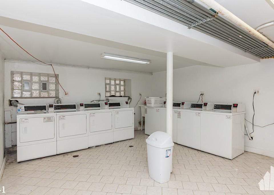 1st image of 841 W Cornelia Ave #1516