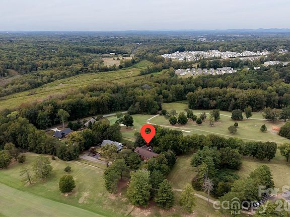 3rd image of 3121 Oakmont Rd