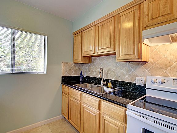 3rd image of 1115 Cordova St APT 118