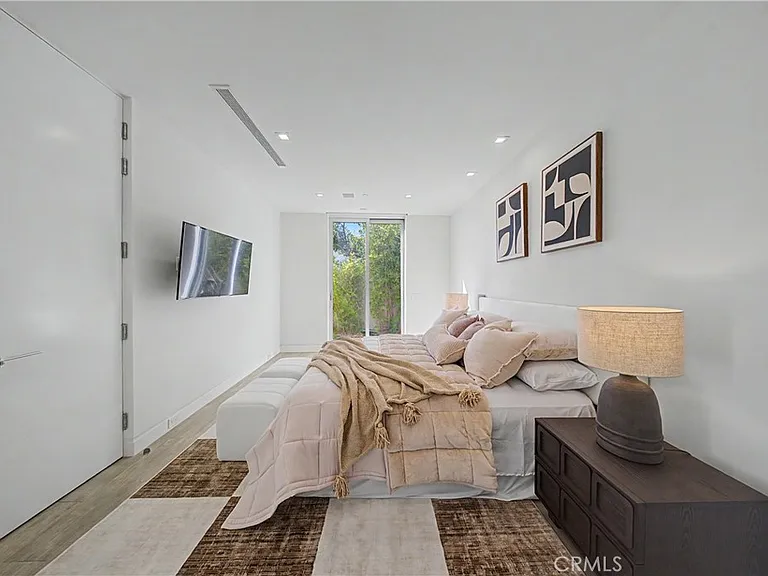 9459 Beverly Crest Dr — Photo 40