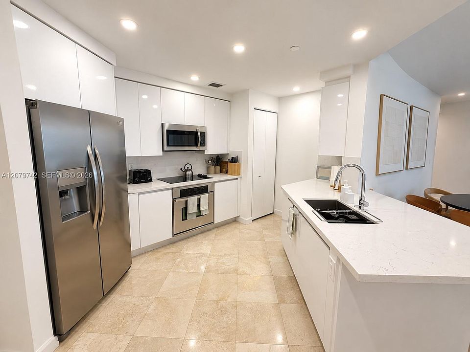 2nd image of 705 Crandon Blvd APT 506
