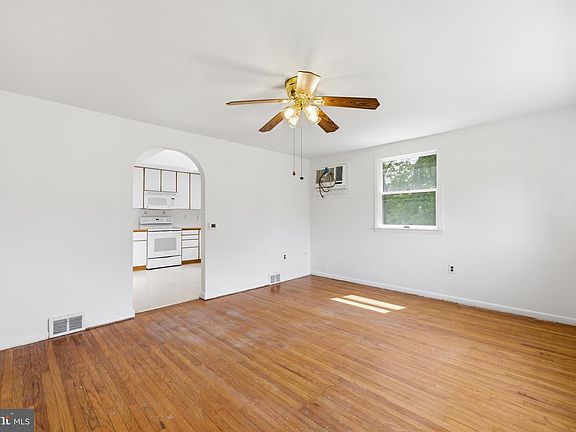 4th image of 22 Mapleview Dr