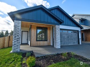 2121 Hawks View Ln, Winlock, WA 98596