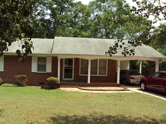 1538 Oakhill Dr photo 1