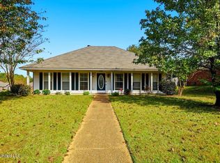 2046 S Cobblestone Cv, Brandon, MS 39042