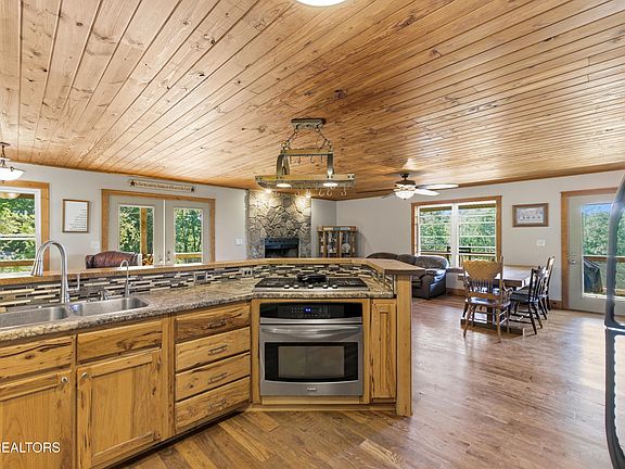11th image of 1705 Eagle Furnace Rd