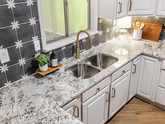 3rd image of 7517 Boriss Dr