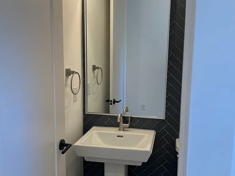 902B Knox Ave — Photo 15