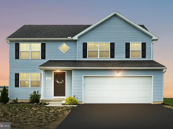 225 Farm House Ln, York, PA 17408